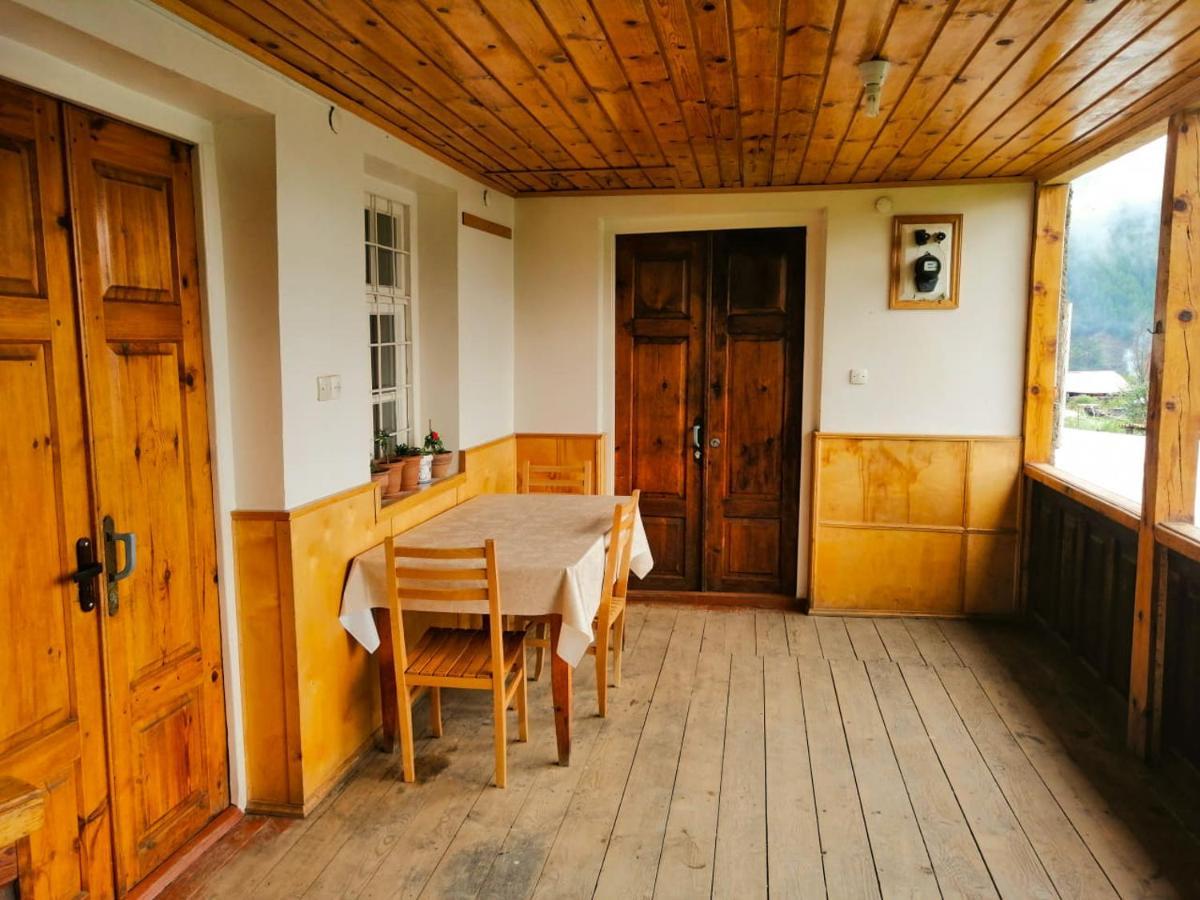 Guesthouse Sagrila Omalo エクステリア 写真